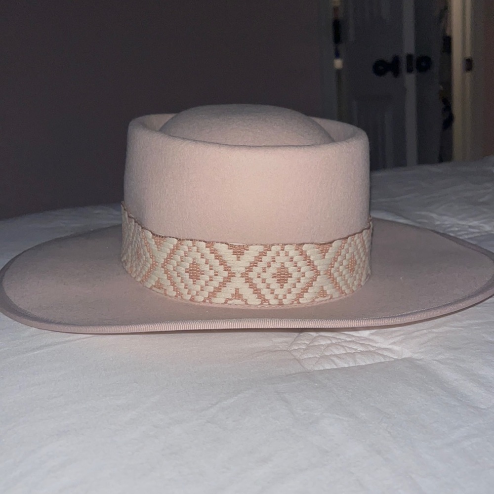 Olive and Pique light pink hat!